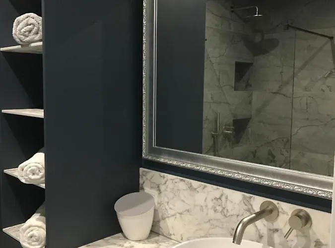 Sunset Deluxe Blue 아파트